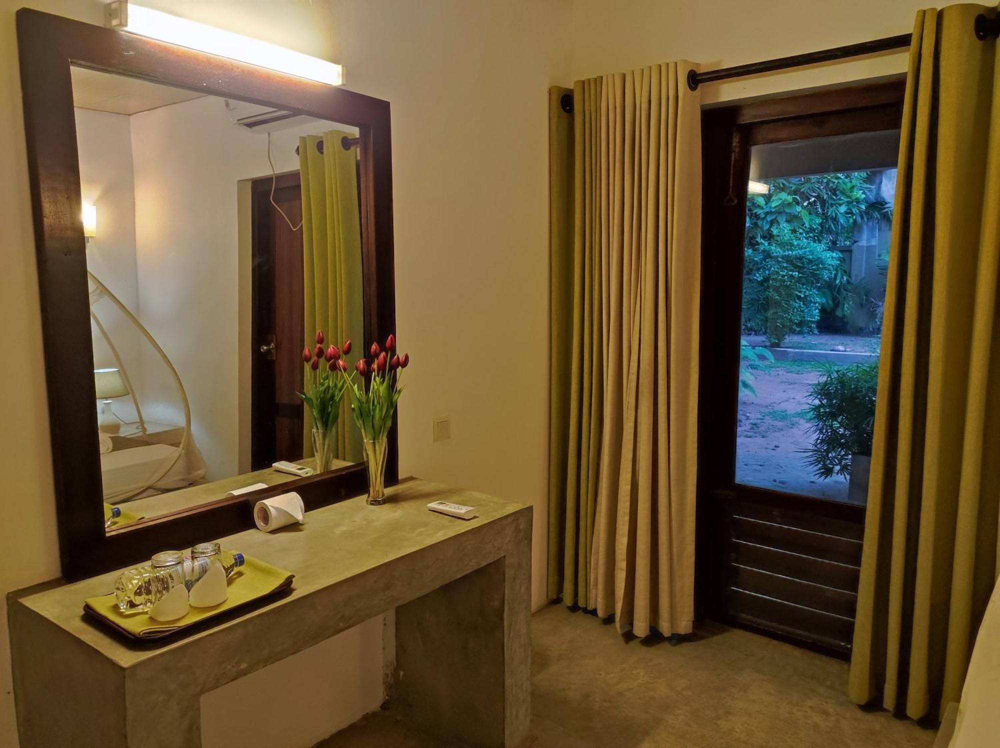 Villa Tulip Garden Anuradhapura Phòng bức ảnh